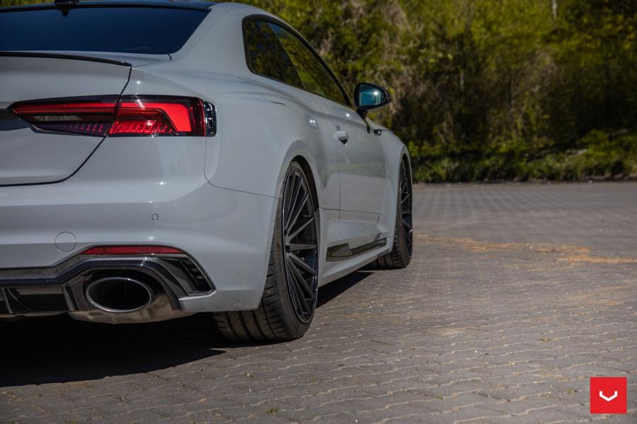 Детали экстерьера Audi RS5 Coupe on Vossen Wheels (VFS-2) 2019 года  (фото 19 из 33)